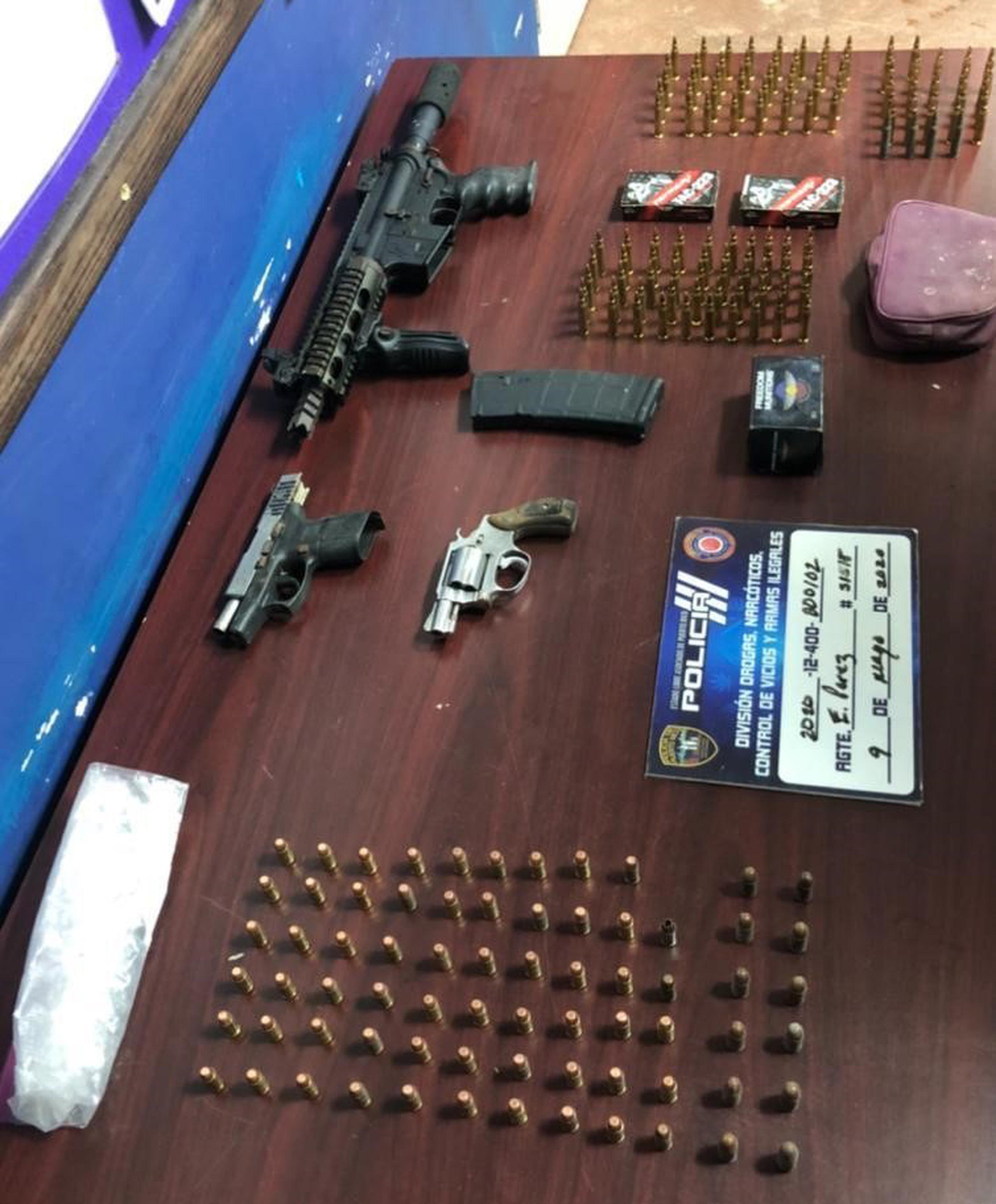 Armas y municiones ocupadas en Vieques.