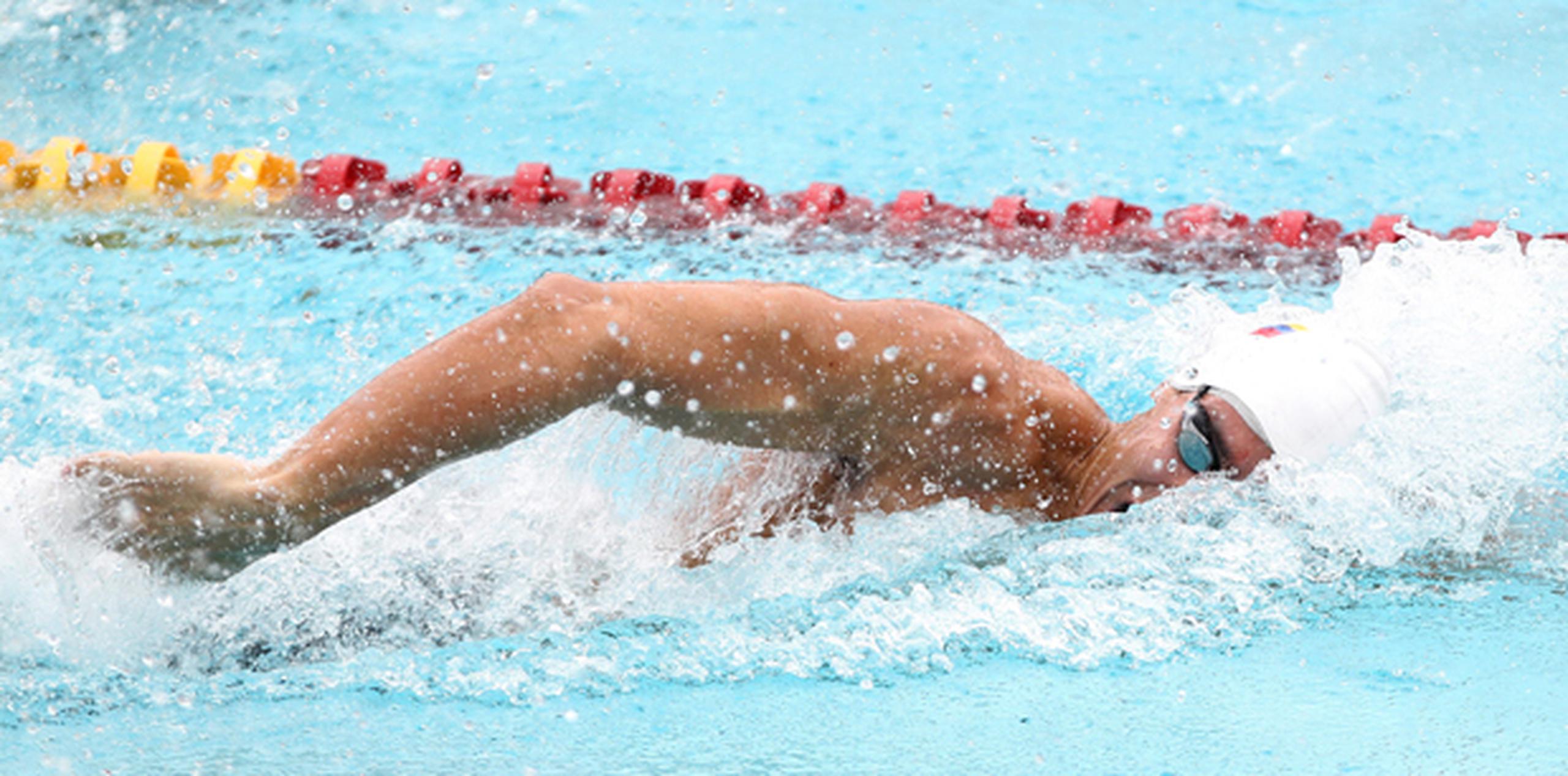 La competencia de natación se celebra en la piscina del Centro Leyes de Reforma de Veracruz. En la foto el nadador venezolano Cristian Quintero. (EFE)