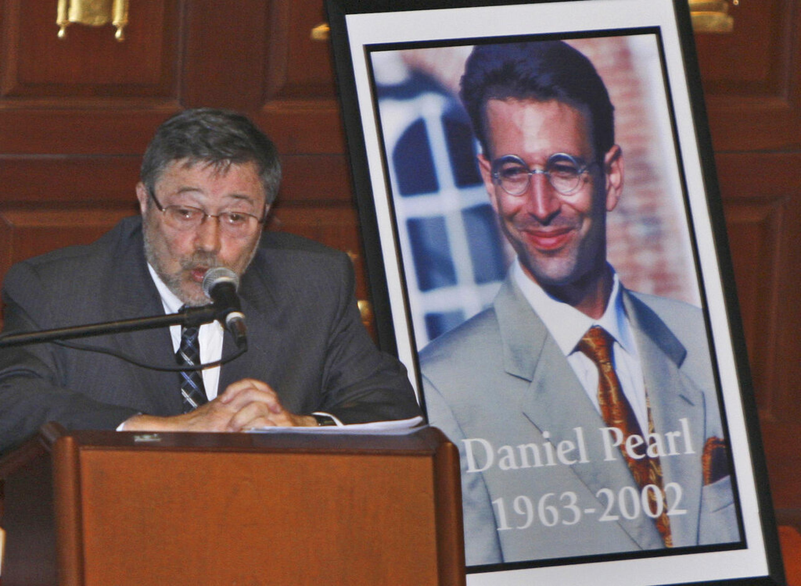 Imagen del 5 de abril de 2007, en la que aparece Judea Pearl, padre del periodista Daniel Pearl, hablando en Miami Beach, Florida.