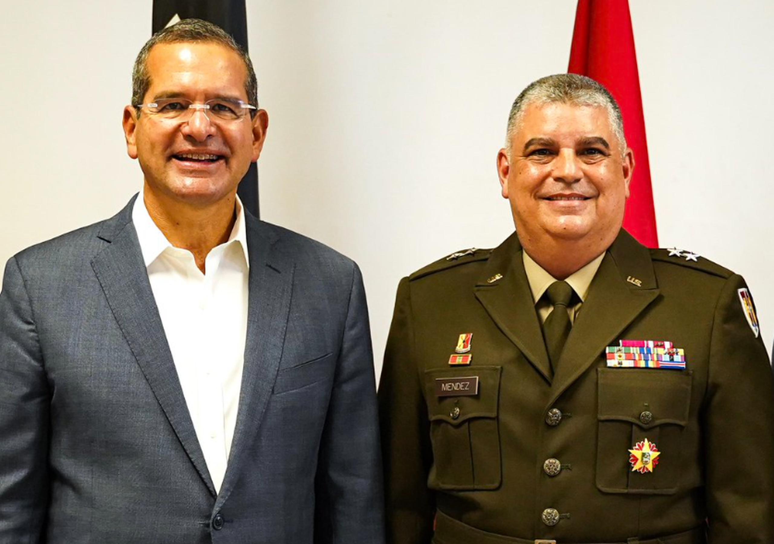 El gobernador Pedro Pierluisi junto al ayudante general de la Guardia Nacional de Puerto Rico, Miguel Méndez.