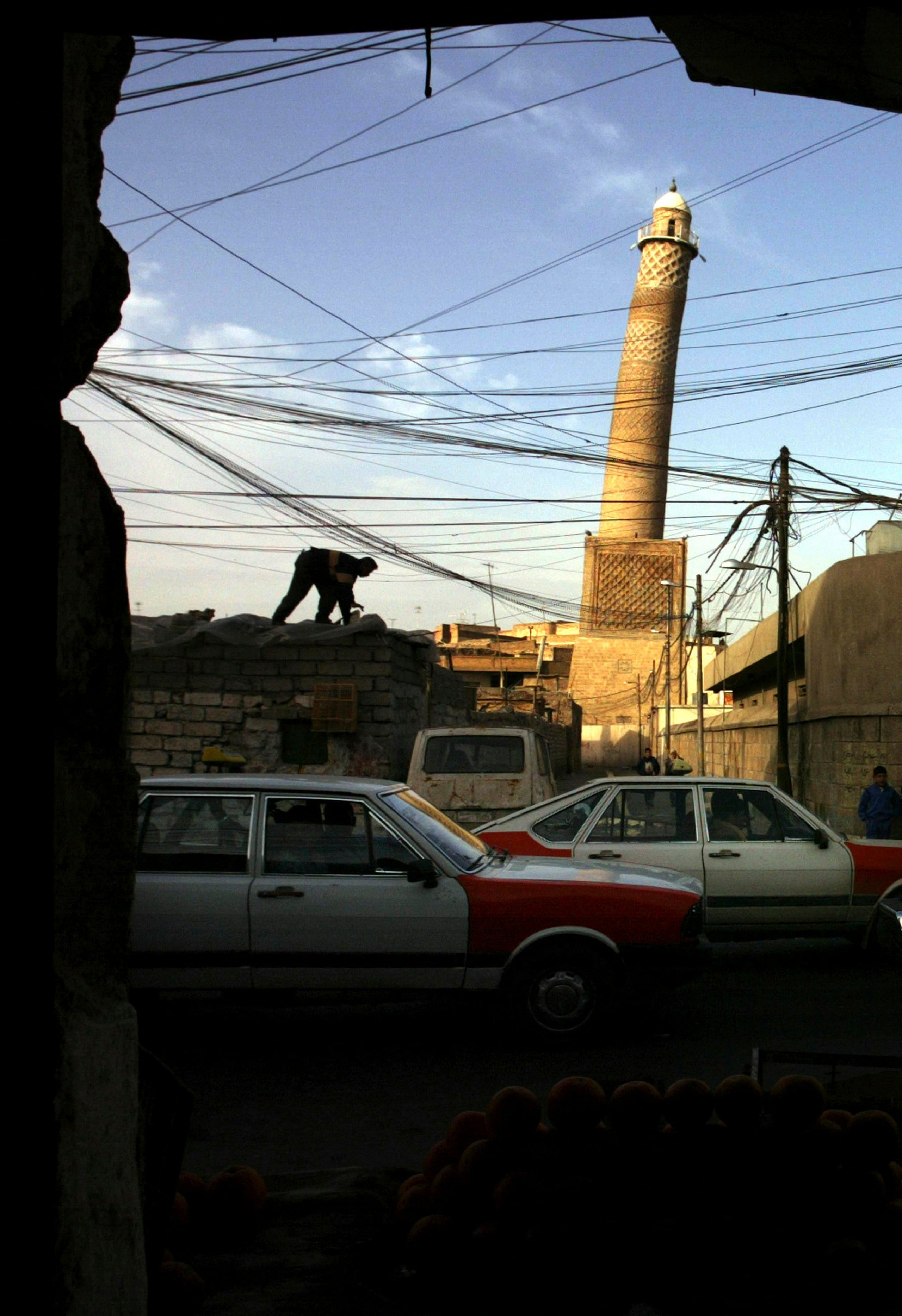 El minarete inclinado de la mezquita de Al Nuri era un símbolo de Mosul. (Archivo)