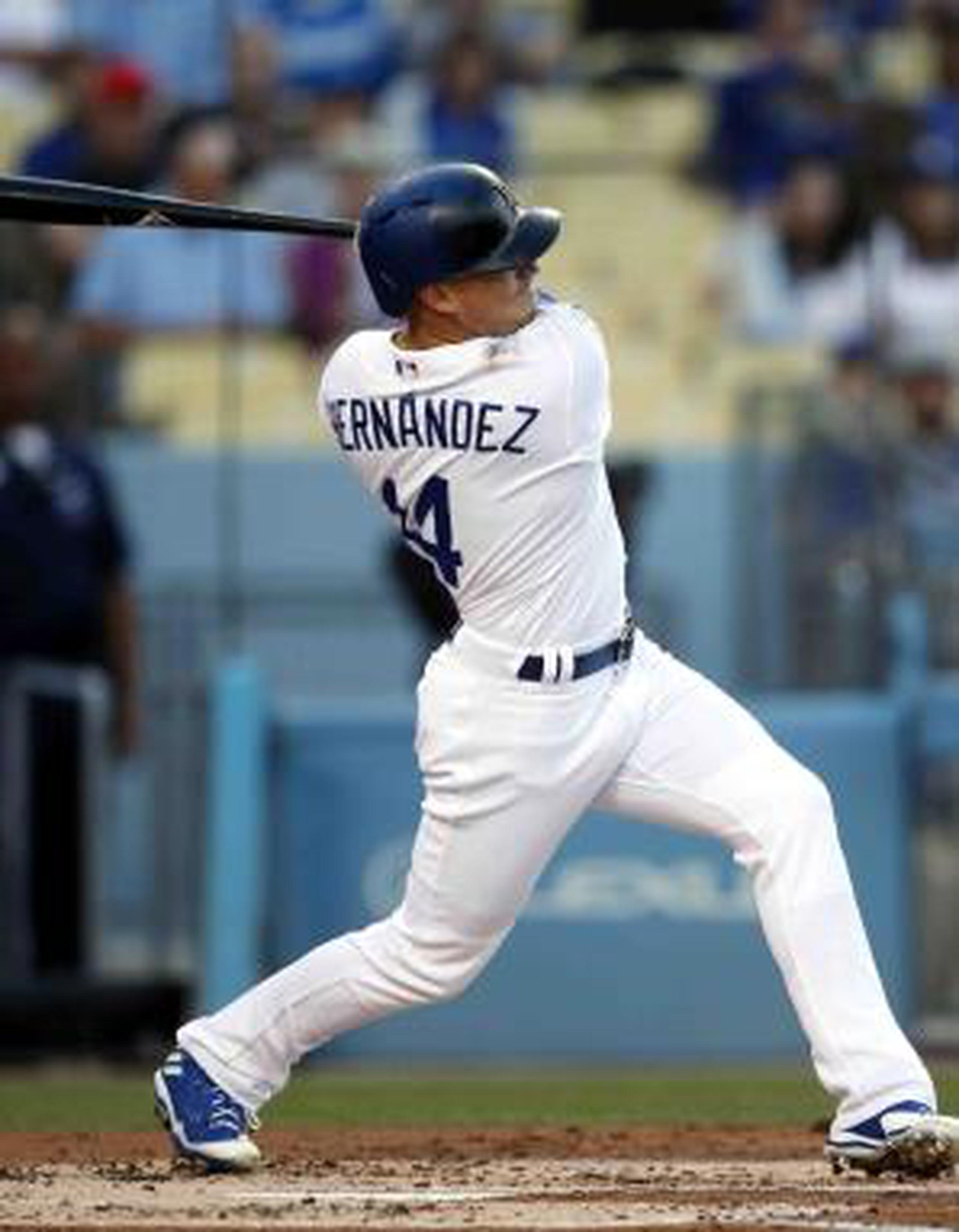 Kike Hernández hace el swing de su jonrón número 18 del año. (Archivo/AP)