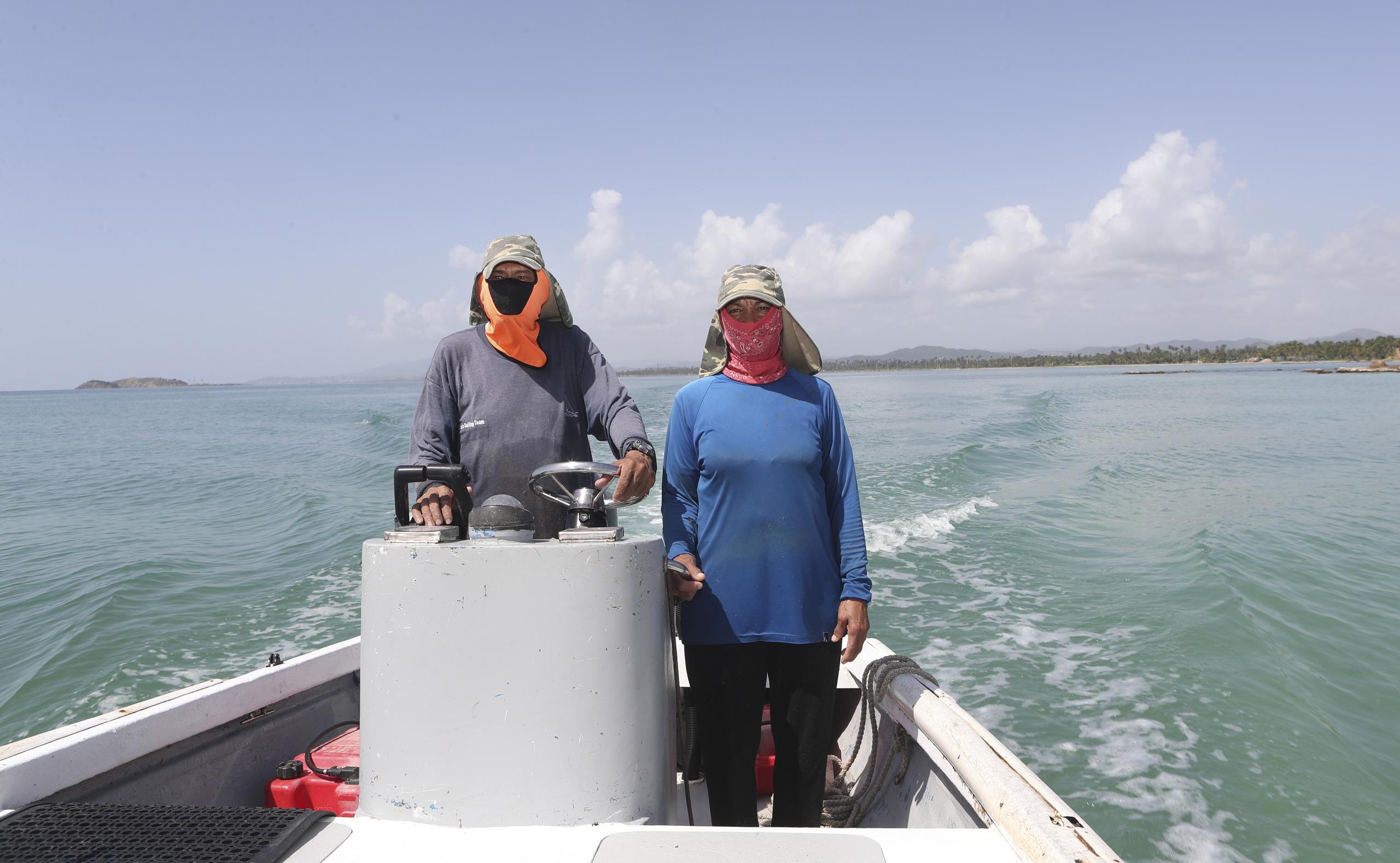 Yolanda sale a pescar junto a su esposo Miguel Ángel “Micky” Gómez.

