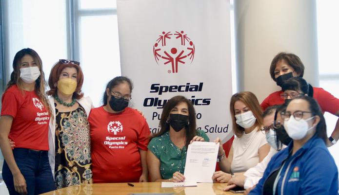 Directivos de ambas instituciones celebraron el pacto que permitirá brindar servicios a atletas con discapacidad intelectual.
