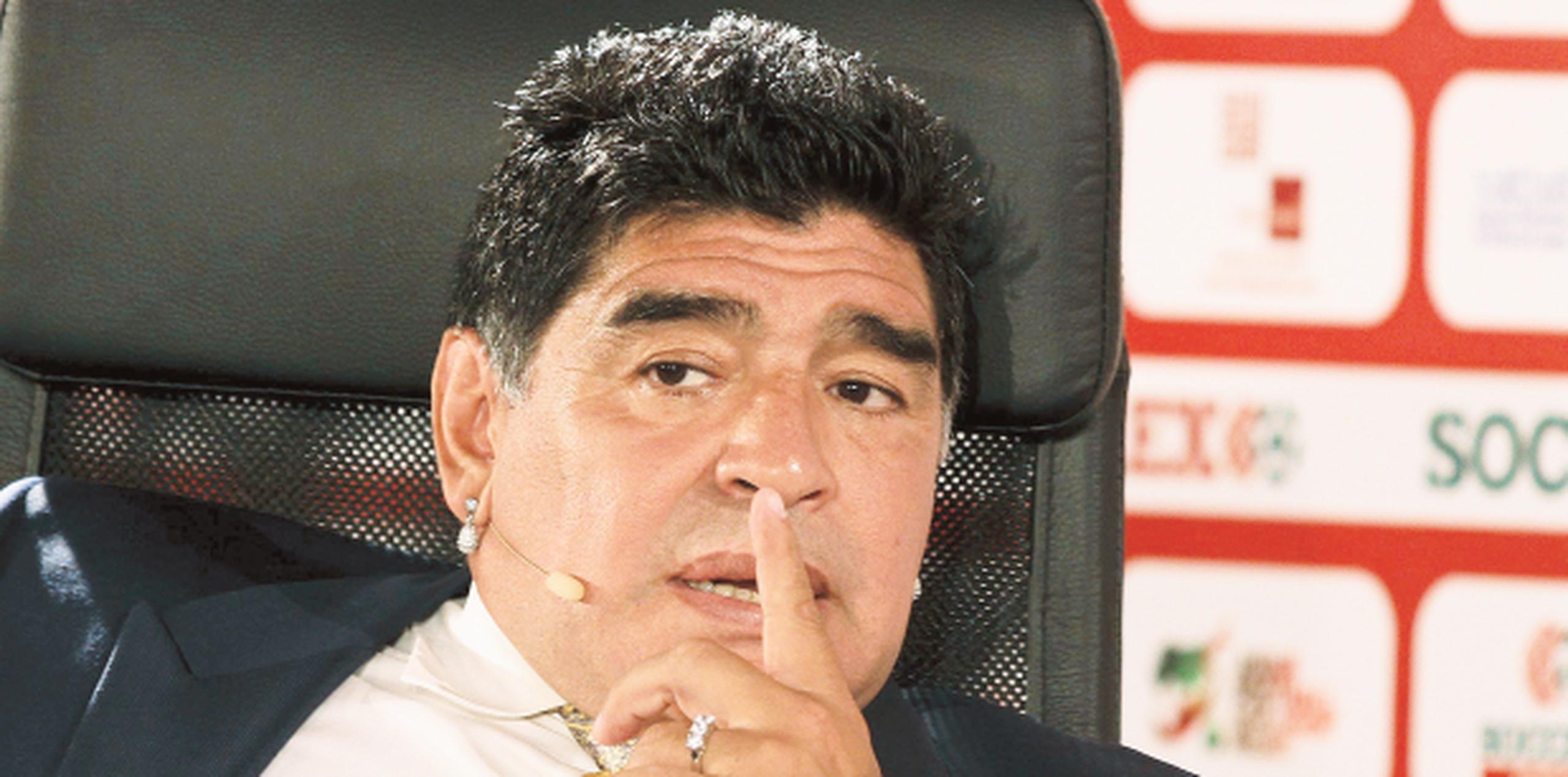 Diego Maradona afirmó que la FIFA de hoy, bajo el mando de Gianni Infantino, es "limpia y transparente". (Archivo)