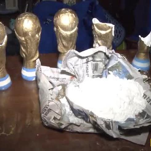 Encuentran cocaína en réplicas del trofeo de la Copa Mundial