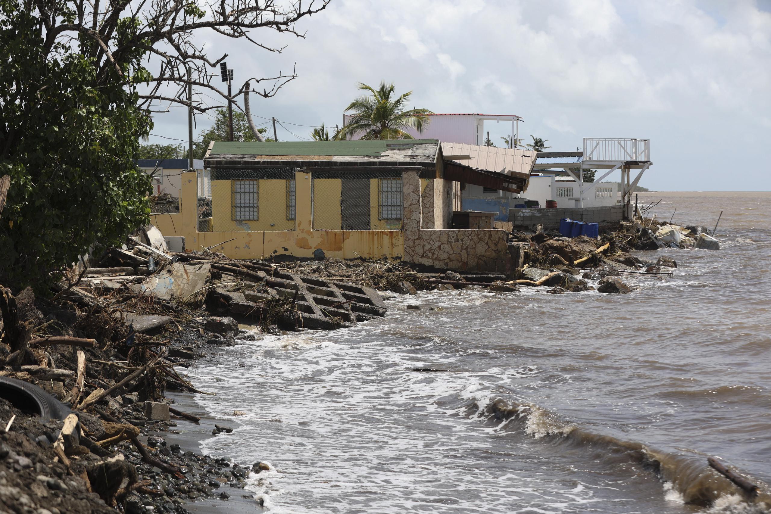 Daños en el sector Islote a dos días del paso del huracán Fiona.