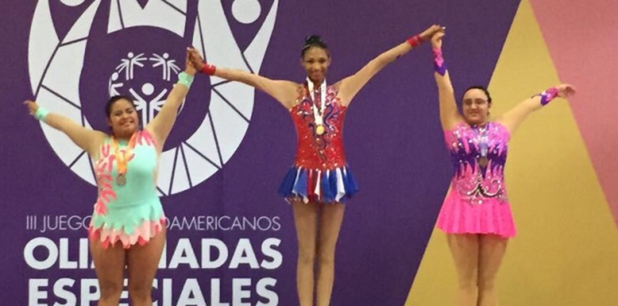 En la modalidad de aros en la gimnasia rítmica, Daimy Aza y Ashley Pérez dominaron el podio latinoamericano al ganar la medalla de oro y bronce. (Suministrada)