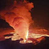 Impresionantes imágenes de erupción de volcán en Islandia