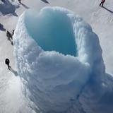 El ‘volcán de hielo’ que bota agua en vez de lava