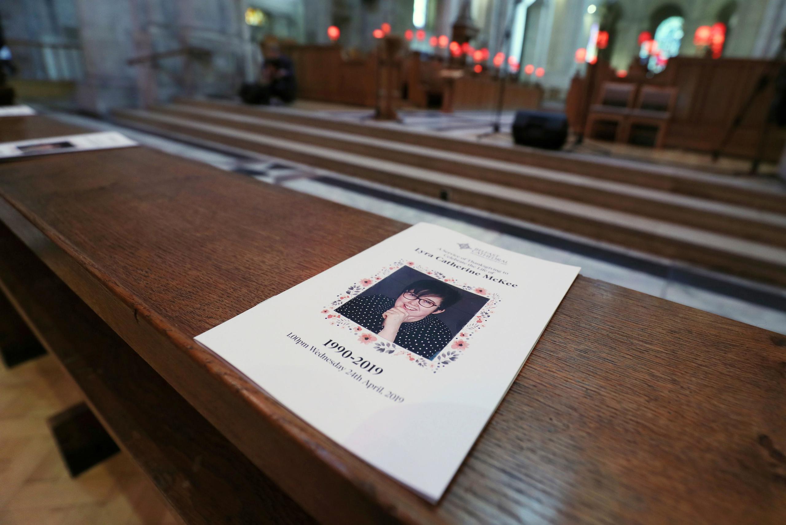 Imagen que muestra el folleto oficial durante el funeral de la periodista Lyra McKee en Belfast (Reino Unido) en abril de 2019. (EFE/ Brian Lawless/ POOL)