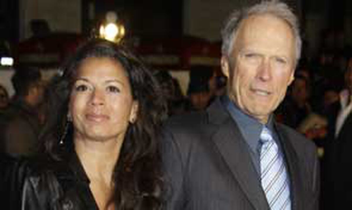 Esposa De Clint Eastwood Le Pide El Divorcio Primera Hora A peine six mois après leur rencontre, les amoureux se disent i do en 1953 à carmel (ville de laquelle clint eastwood sera maire en 1986). clint eastwood le pide el divorcio