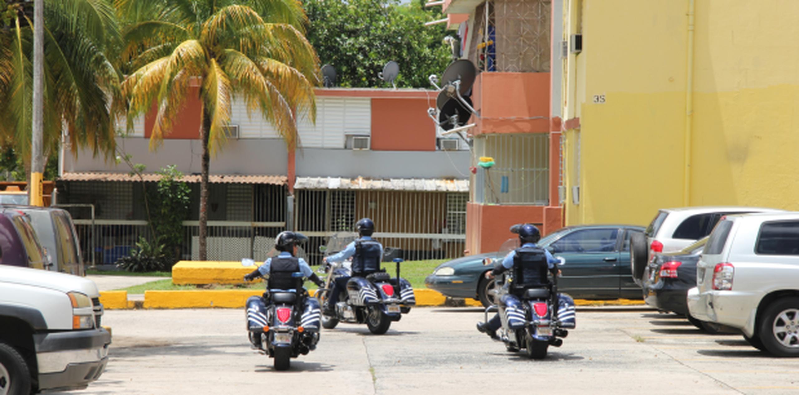 Este viernes comenzó con la presencia de varias patrullas y motoras de la Policía en los alrededores. (alex.figueroa@gfrmedia.com)