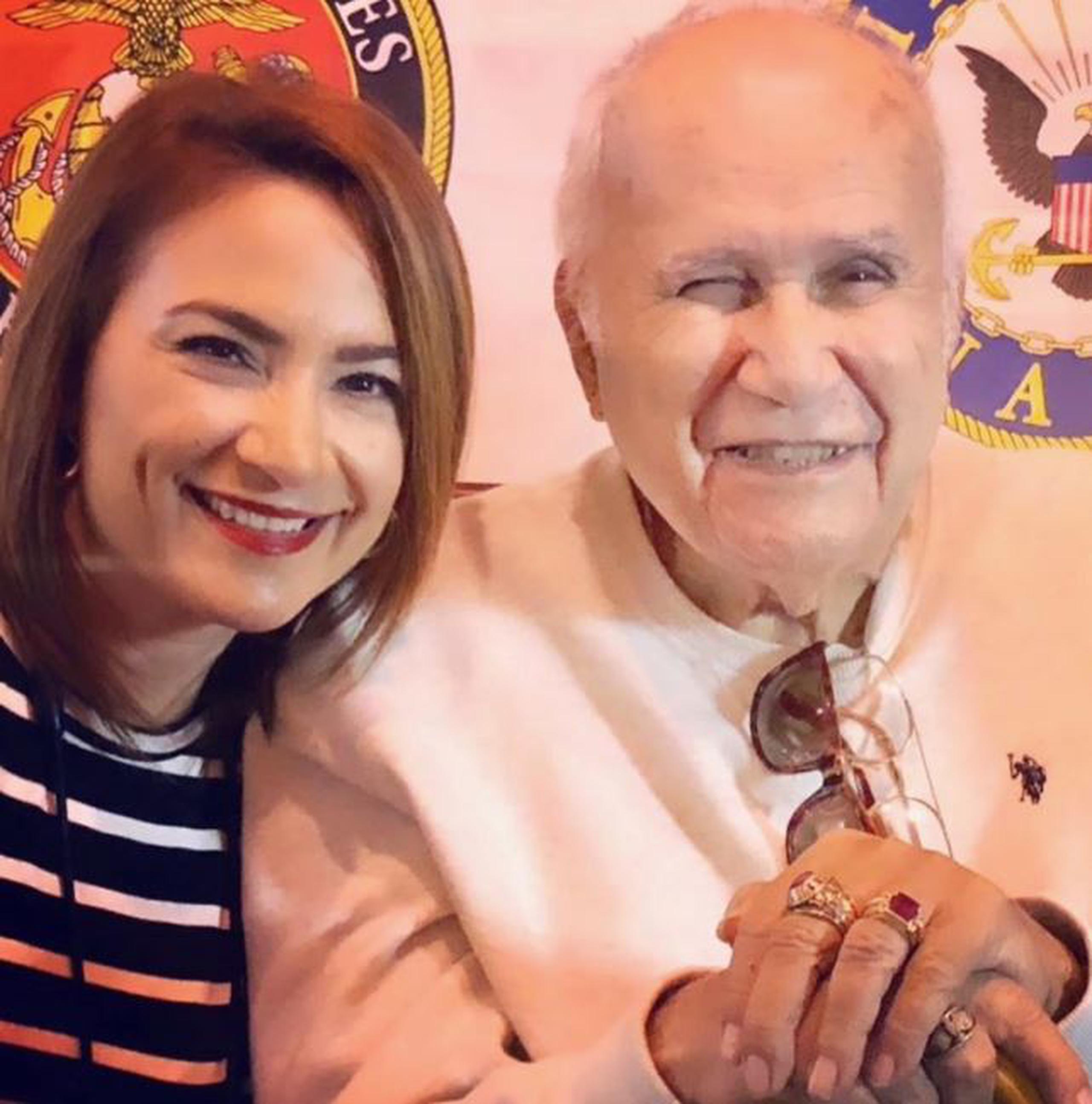 La artista publicó en sus redes sociales que don Manuel falleció anoche.