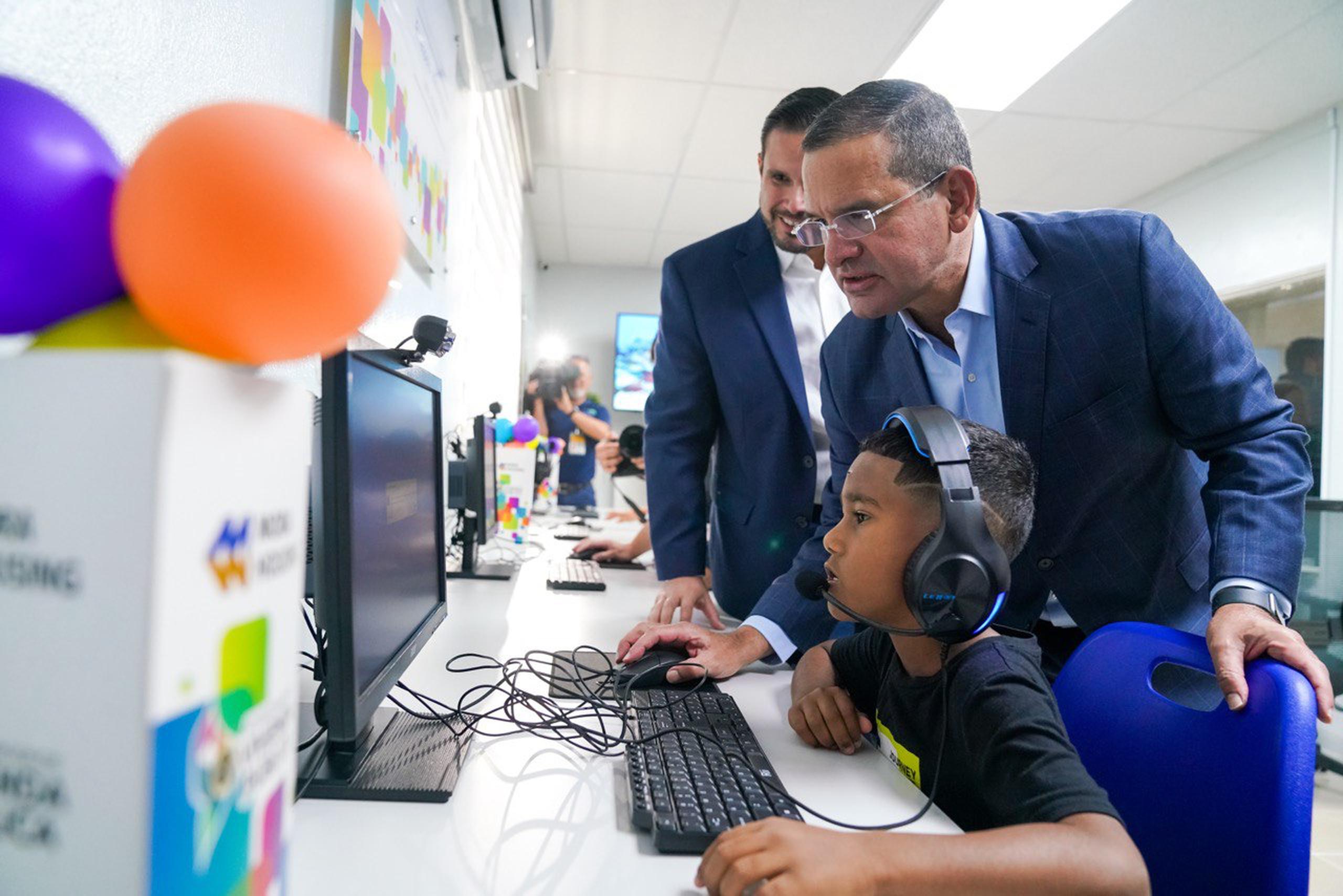 “Como gobernador tengo un compromiso muy grande con nuestras comunidades en busca de que cuenten con las mejores herramientas y servicios de tecnología educativa”, dijo el gobernador Pedro Pierluisi.