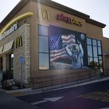 Muere empleado de “fast food” en Nueva York al que le dispararon por unas papas frías 
