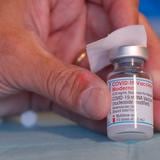 Moderna recibe la aprobación total de la FDA a su vacuna contra el COVID-19