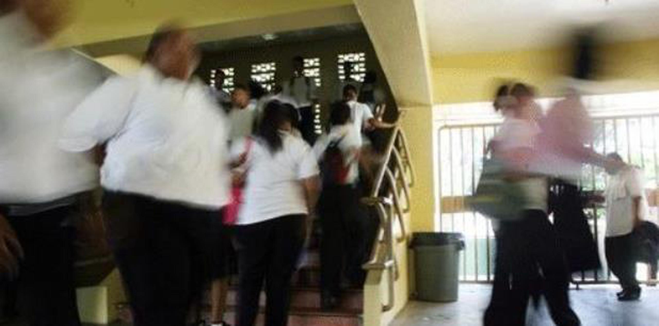 Unas 31 escuelas fueron desalojadas en la región de Ponce, 24 en la de Caguas, 22 en Humacao y una en el Municipio de San Juan. (archivo)