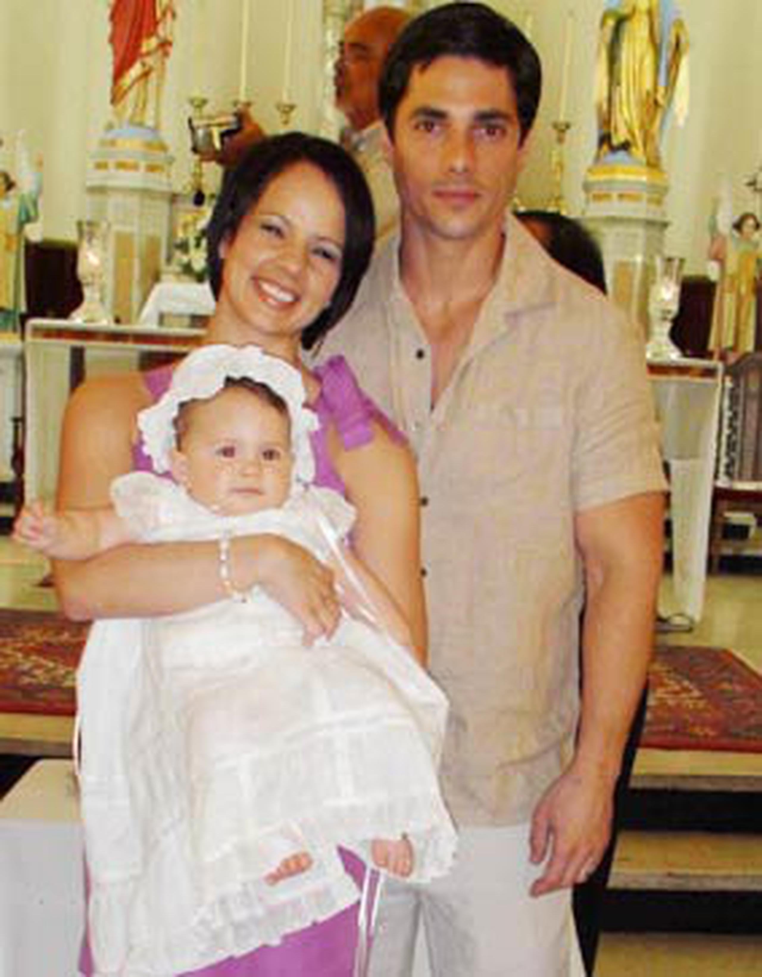 Jorge Alberti y su esposa, Katia Parrilla, bautizaron a  Isabella Mía el pasado domingo. (Inter News Service)