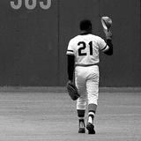 Proponen retirar el número 21 de Roberto Clemente