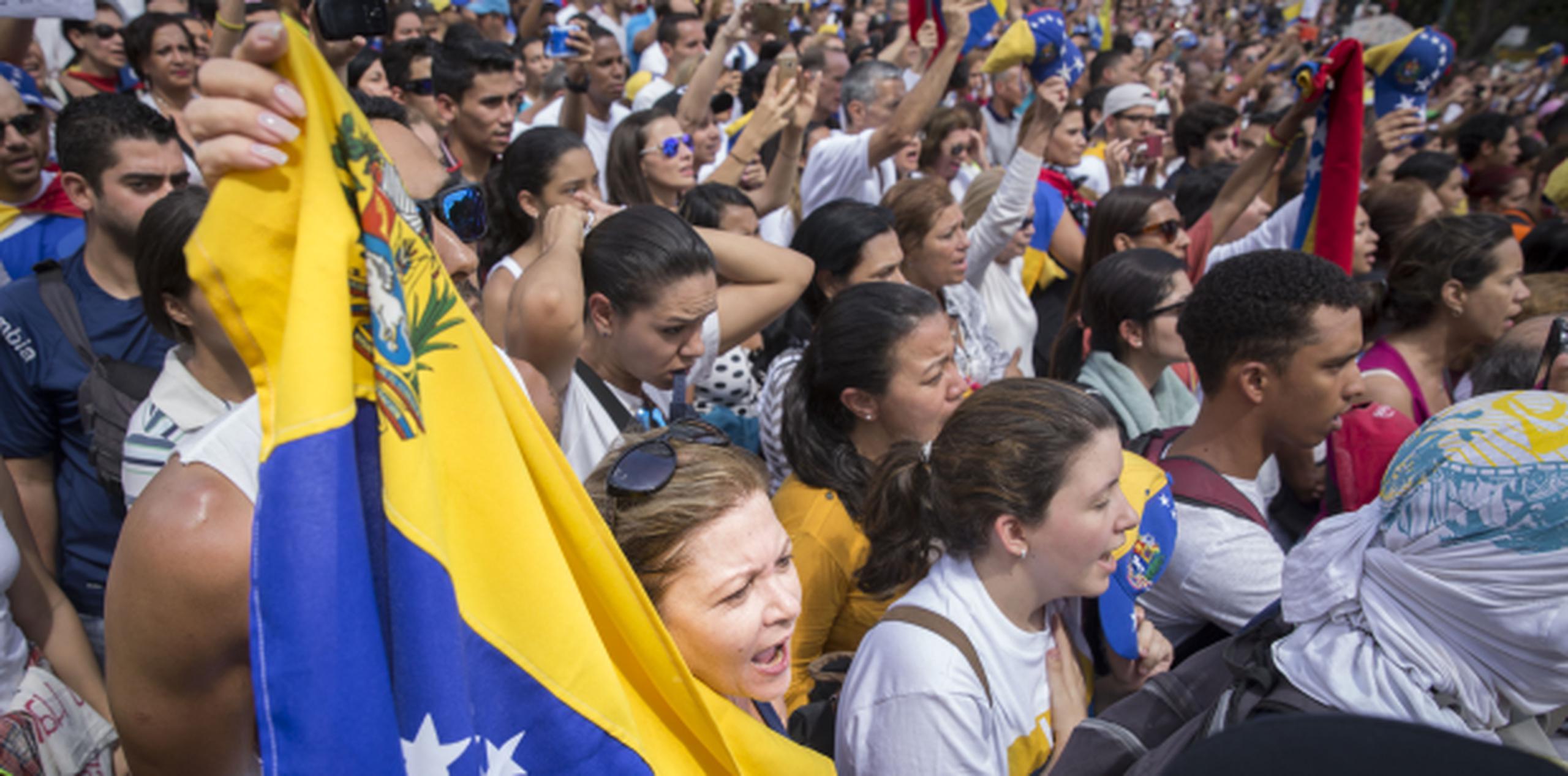 Analizan presuntos delitos cometidos por las autoridades venezolanas para reprimir protestas callejeras. (EFE)