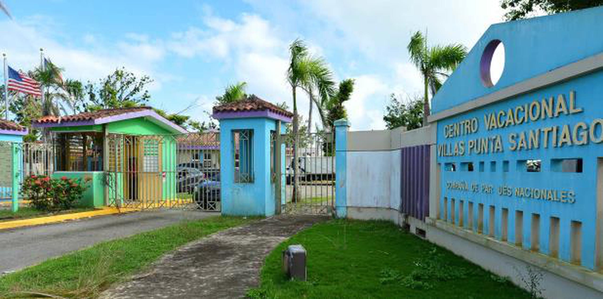 Fachada de la entrada del Centro Vacacional Punta Santiago, en Humacao. (Archivo)