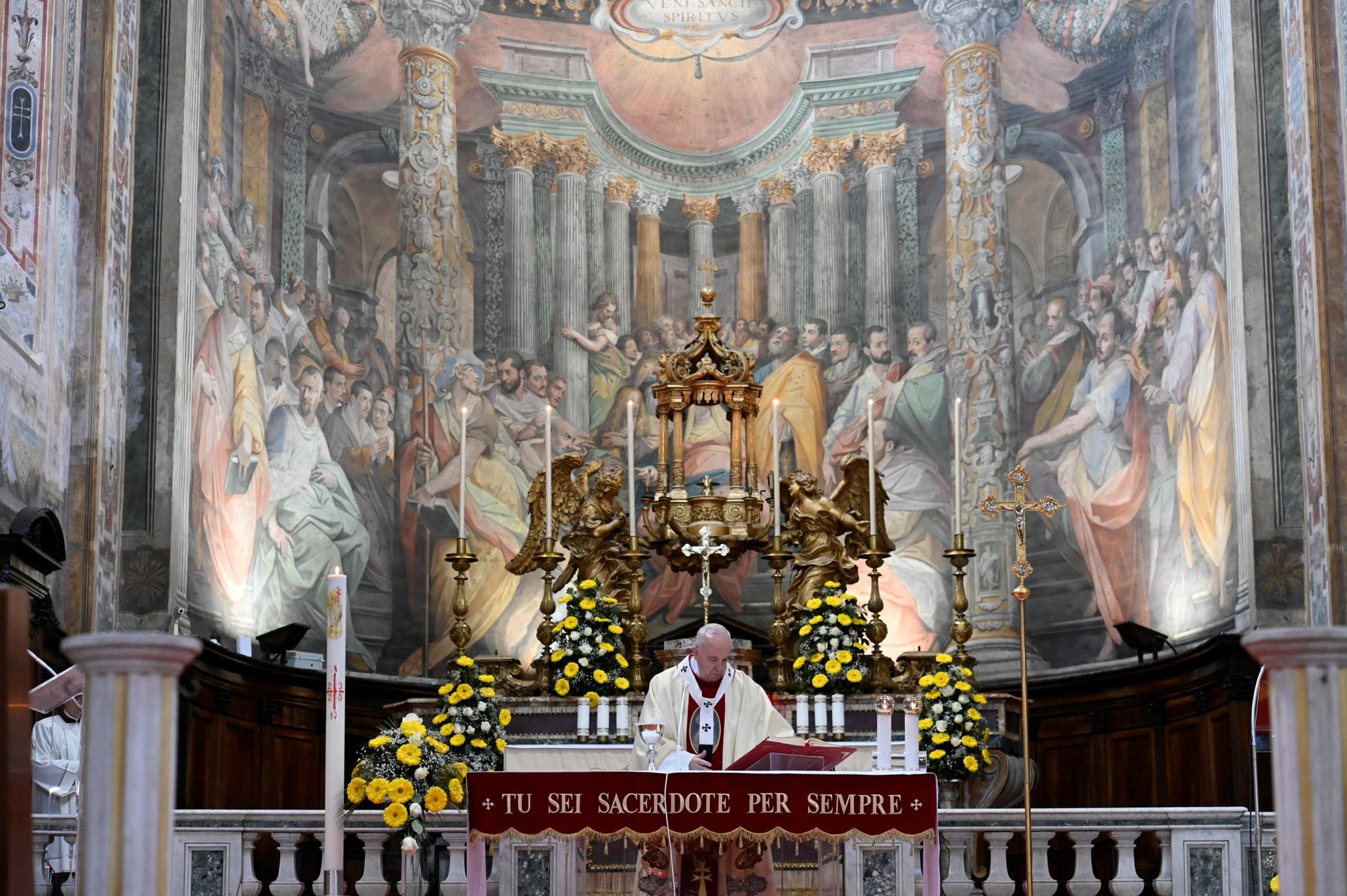 El Vaticano decretó su propia cuarentena, cerrando sus museos y ceremonias religiosas al público.