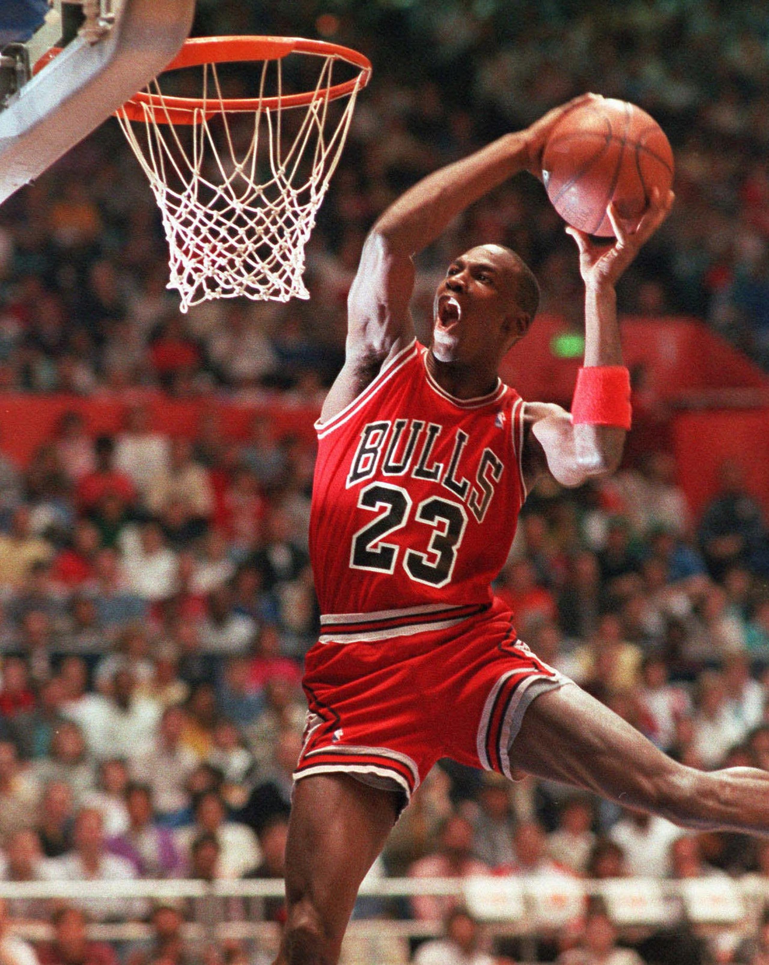 Michael Jordan ganó cinco veces el premio al Jugador Más Valioso de la NBA con el uniforme de los Bulls de Chicago.