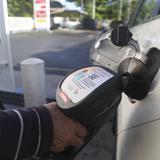Piden suspender por 60 días arbitrios sobre transacciones de tarjetas en la compra de gasolina