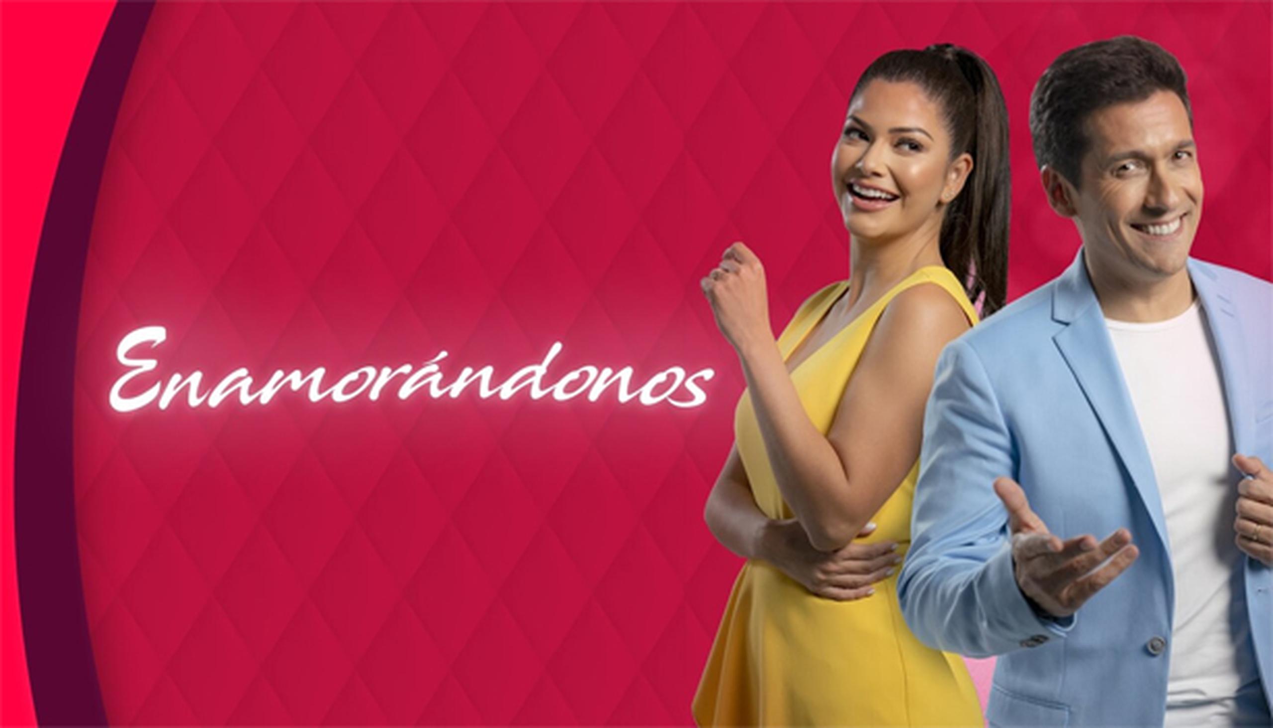 Enamorándonos es presentado por Ana Patricia Gámez y Rafael Araneda.