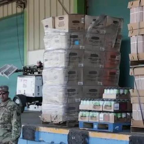 Guardia Nacional reparte suministros del almacén de Ponce