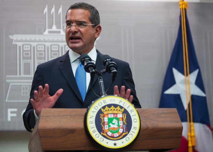 El gobernador Pedro Pierluisi ofreció una conferencia de prensa este miércoles en La Fortaleza antes de partir hacia la capital federal.