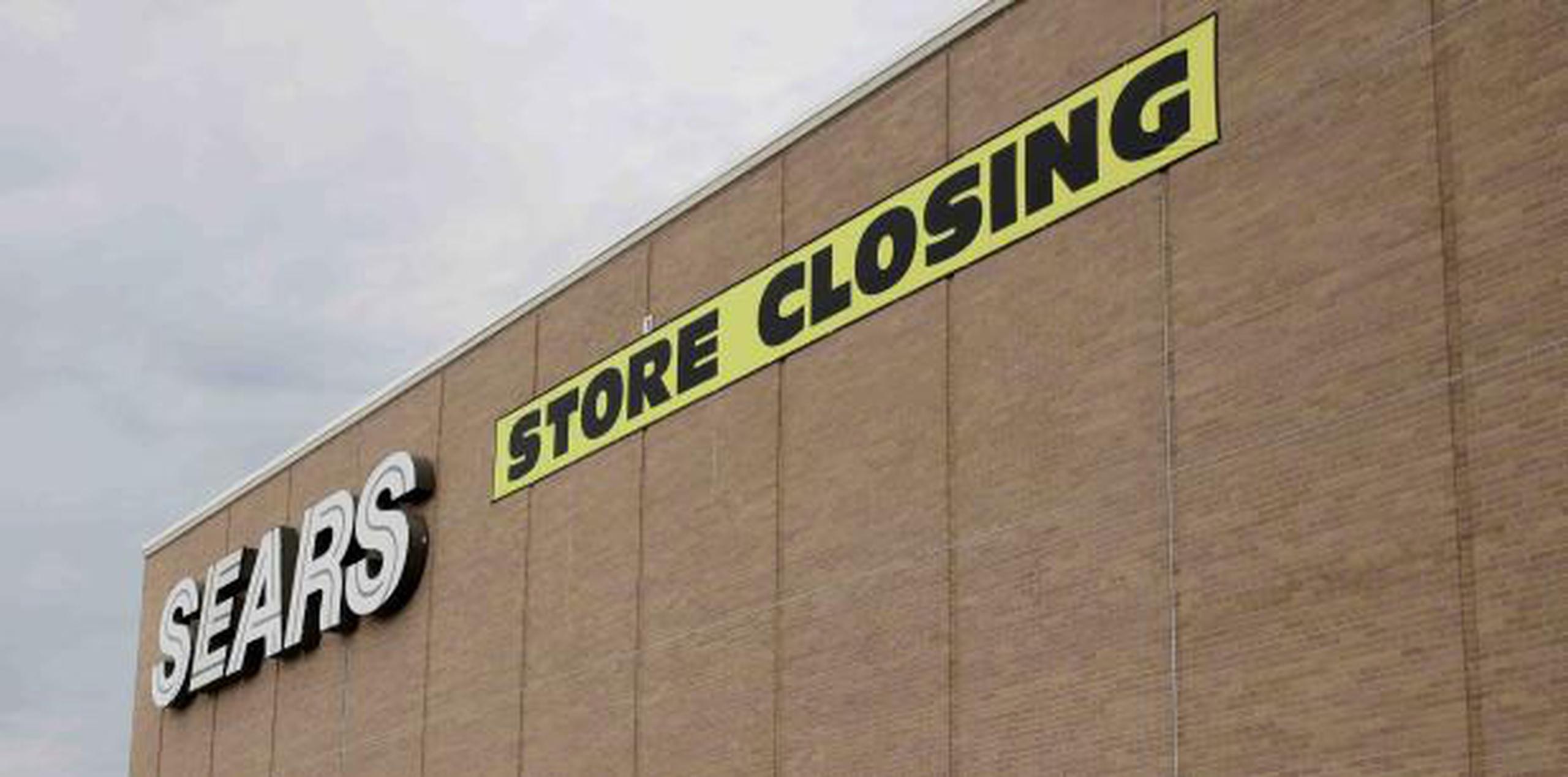 La empresa también cerrará 142 tiendas no rentables para fines de este año. (AP)