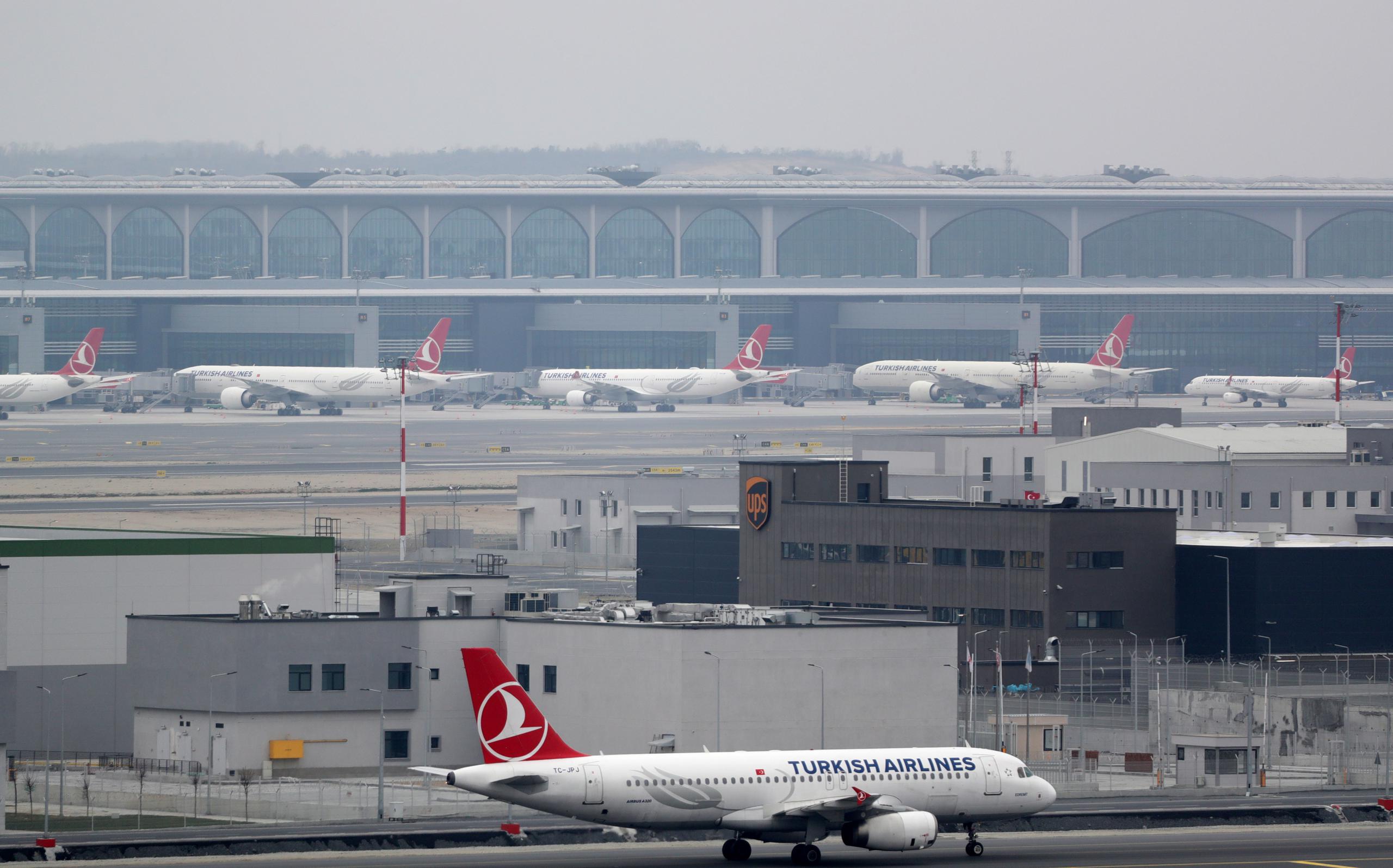 Un avión se salió de la pista al aterrizar en el aeropuerto de Sabiha Gökçen en Estambul.
