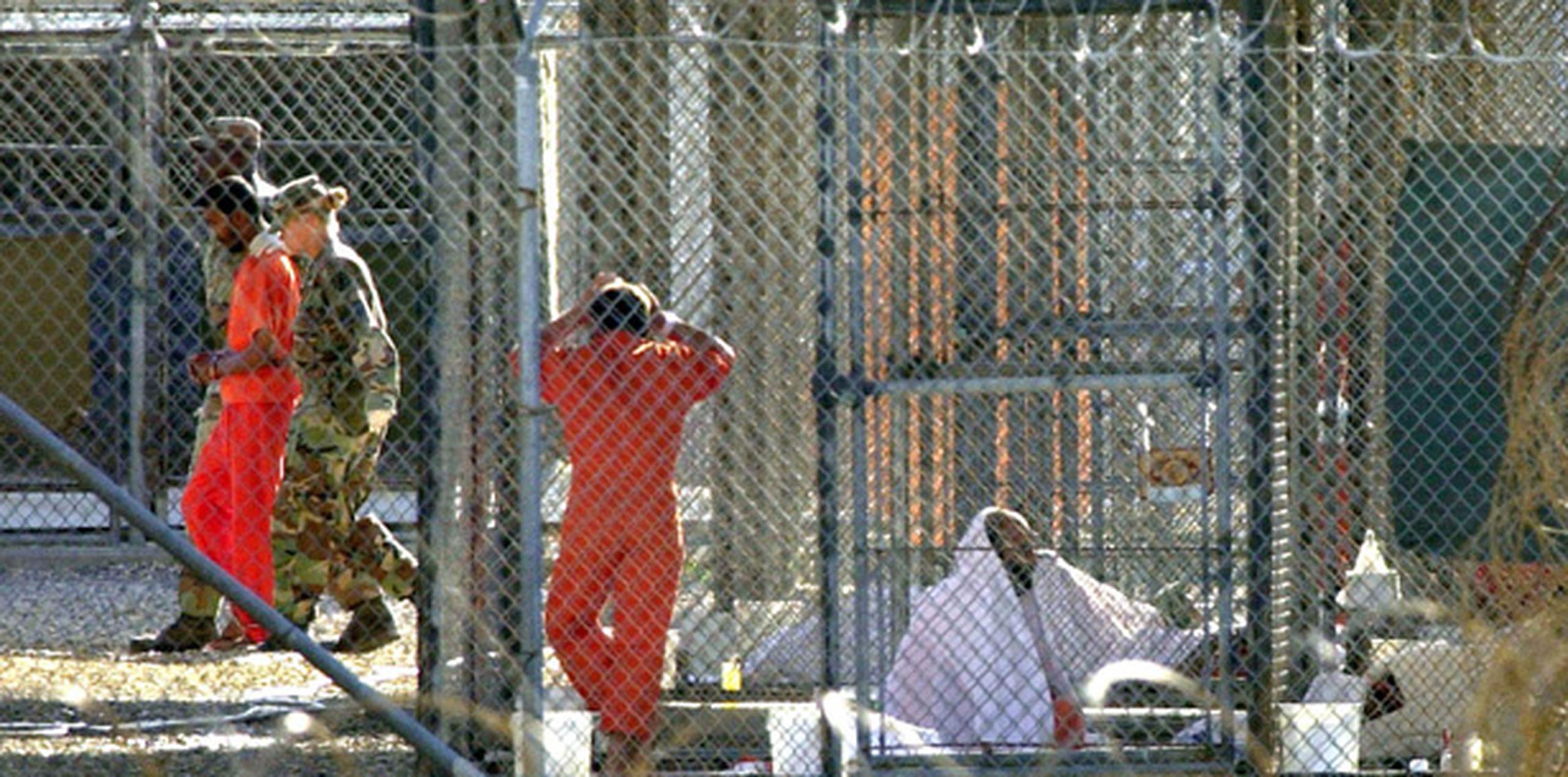 El Proyecto Constitución revisó la manera como los prisioneros fueron detenidos e interrogados en la Bahía de Guantánamo, Afganistán e Irak, y en las prisiones secretas de la CIA. (Archivo)