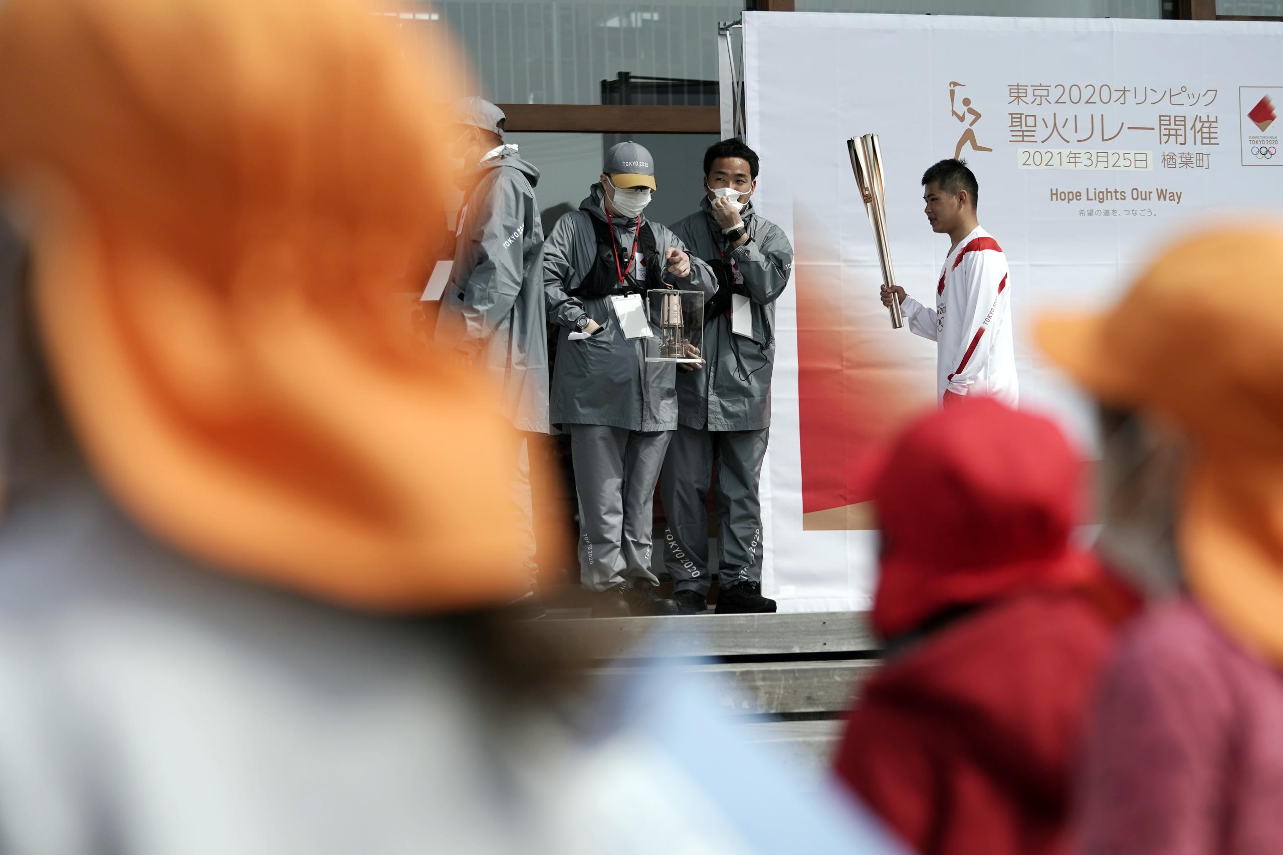 Los organizadores locales y el Comité Olímpico Internacional esperan que el relevo de la antorcha incline la balanza de la opinión pública a favor de los Juegos en Japón.