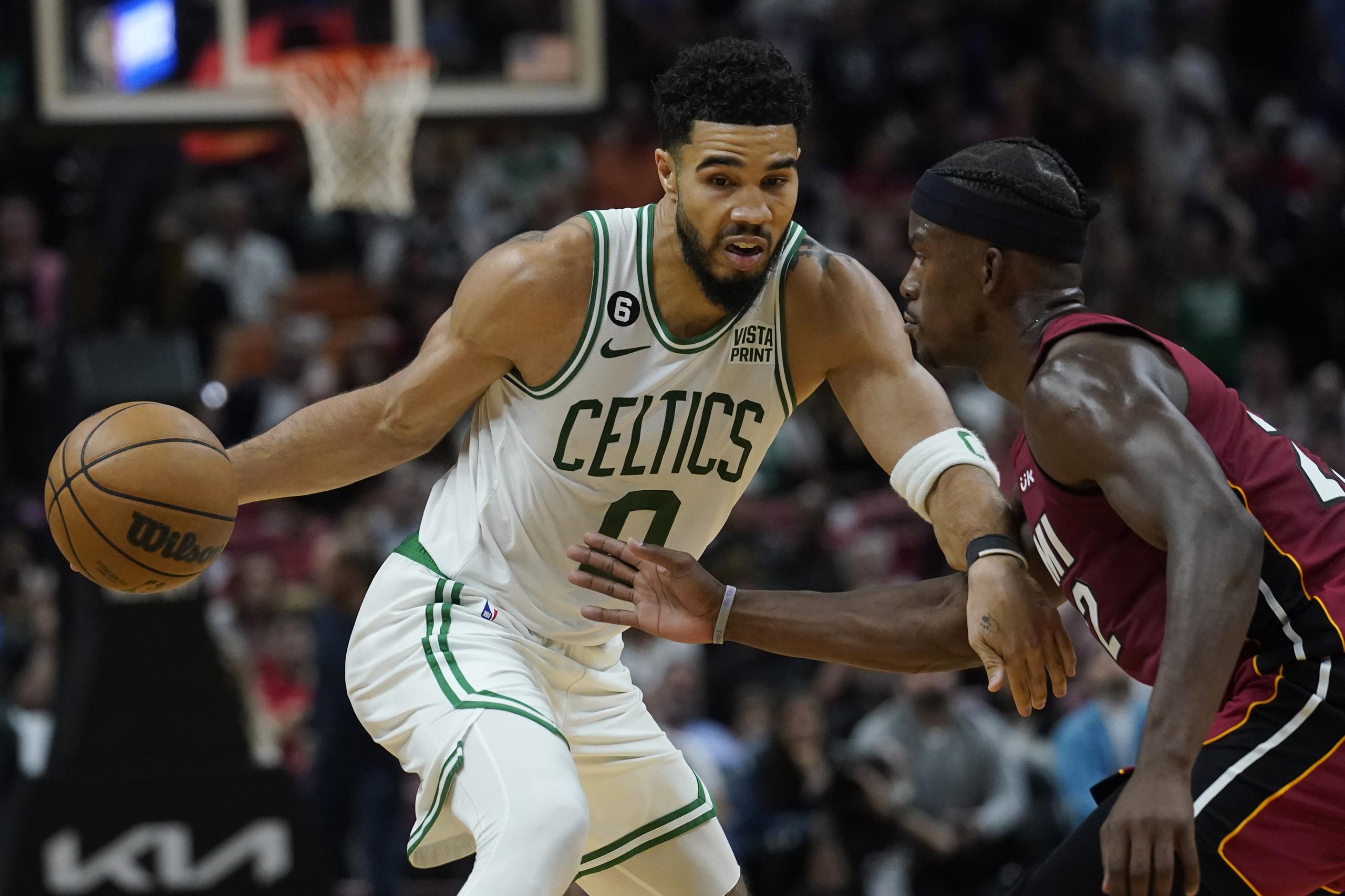 Jayson Tatum, de los Celtics de Boston, y Jimmy Butler, alero del Heat de Miami, serán protagonistas de la serie semifinal en el Este.