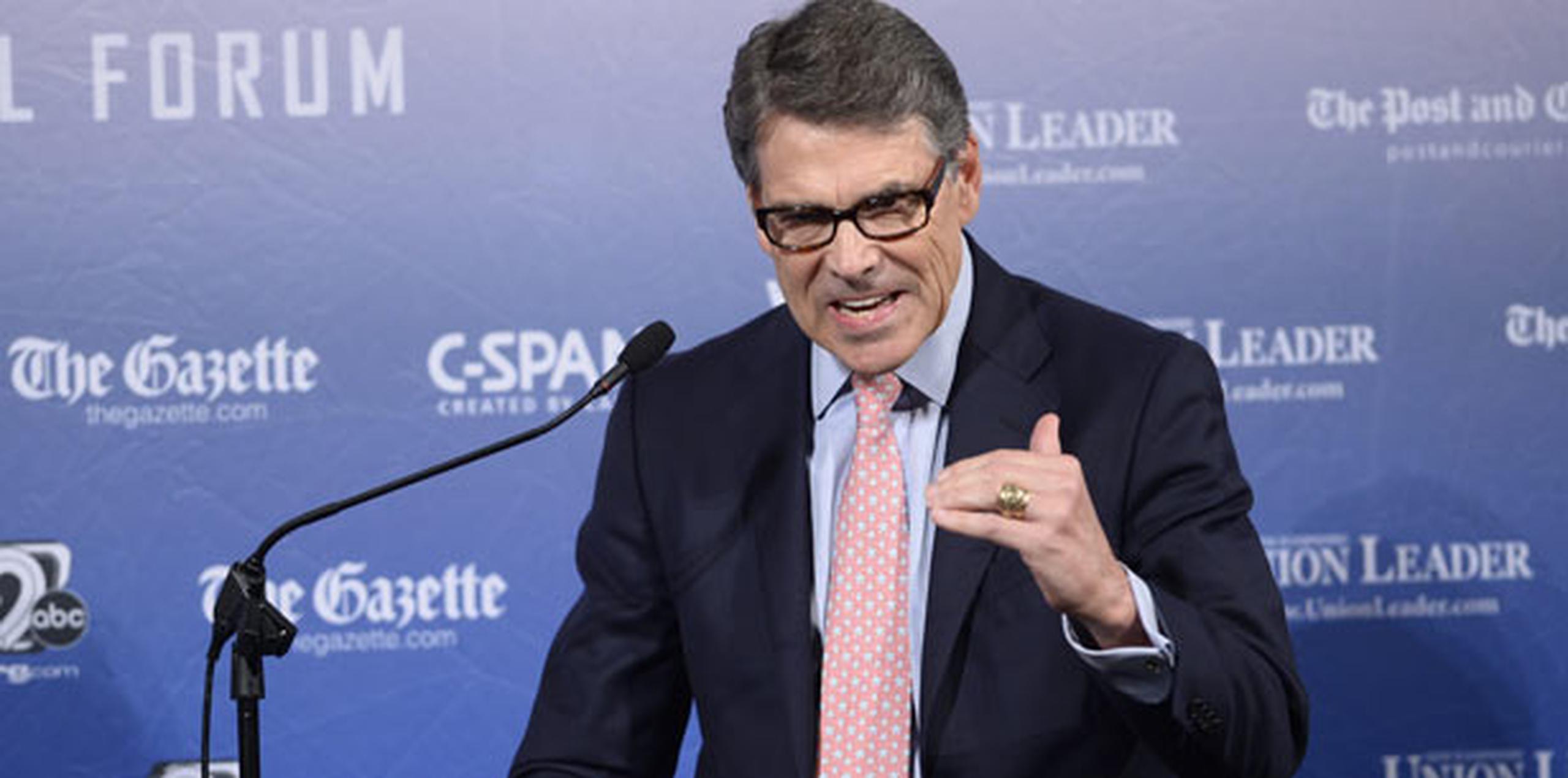 Rick Perry, exgobernador de Texas, señaló que el flujo de inmigrantes es "una herida grave". (AFP)