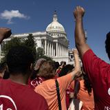 Reclaman al Congreso que proteja a los soñadores tras fallo contra el DACA