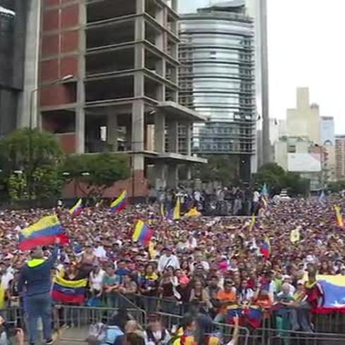 Multitudes protestan por la salida de Nicolás Maduro de la presidencia venezolana