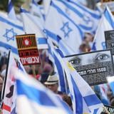 Miles toman las calles frente al Parlamento de Israel y exigen dimitir a Netanyahu 