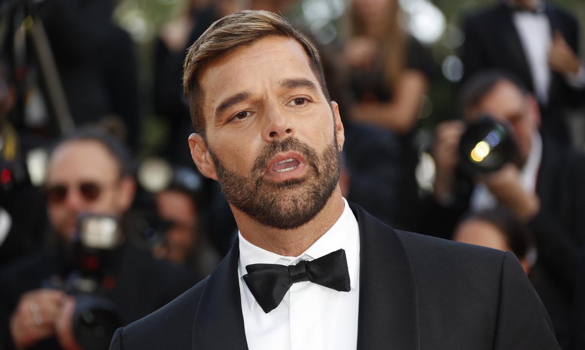 “Who killed Sarah?”  Actor flirts with Ricky Martin after announcing divorce