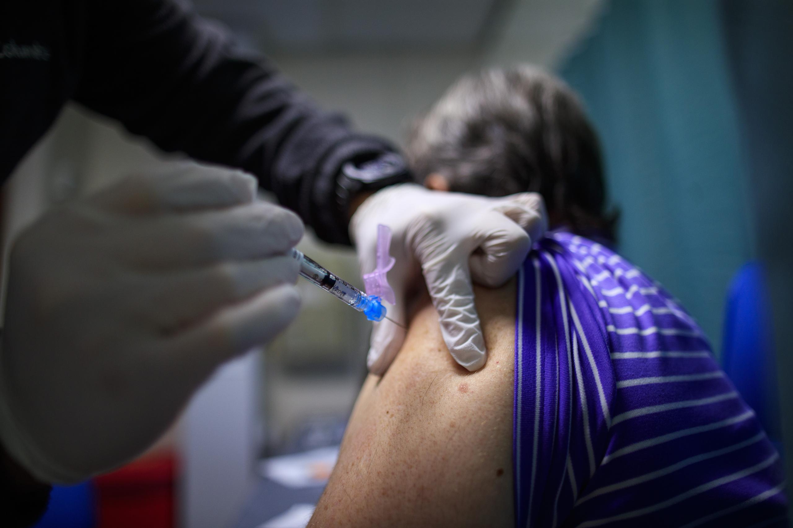 Asimismo, el funcionario indicó que a este momento unas 450 mil personas en Puerto Rico han sido vacunadas.