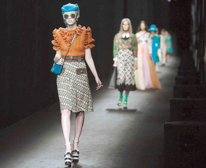 A partir del año próximo, Gucci presentará una sola colección por temporada que combinará ropa para hombre y para mujer. (Archivo / EFE)