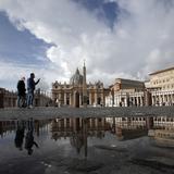 Vaticano suspenderá el sueldo a empleados que no estén vacunados