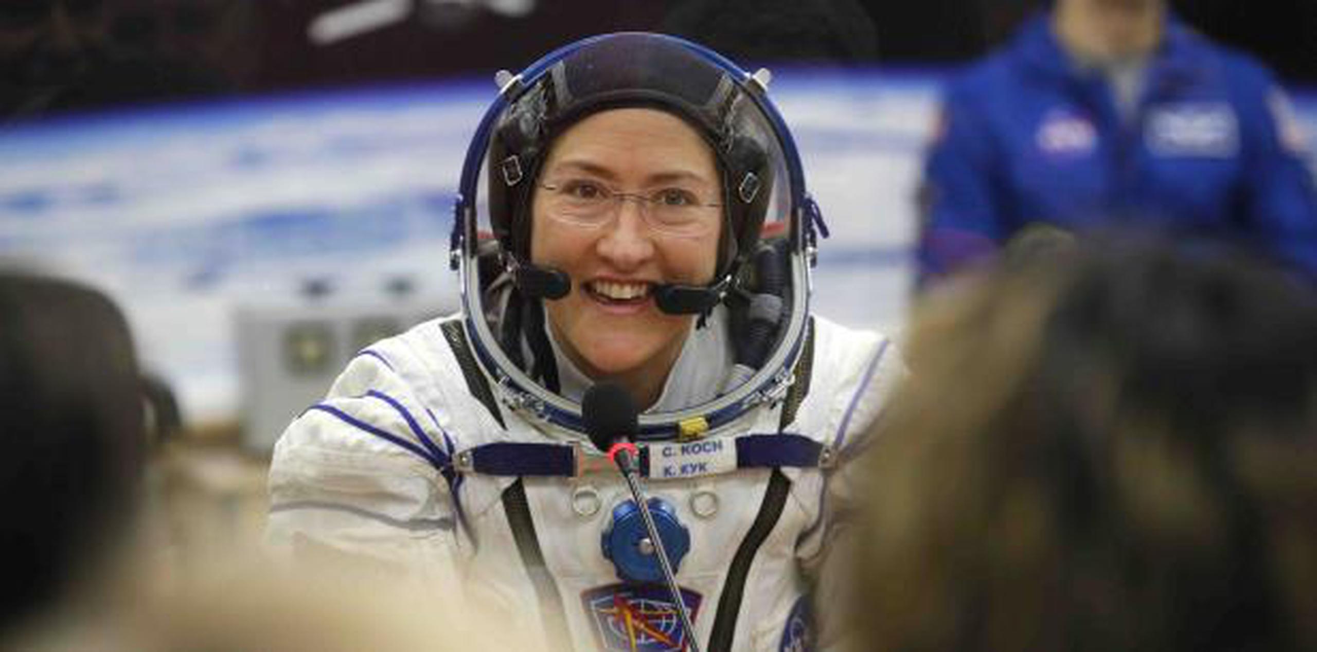 Christina Koch pasará un total de 328 días, o casi 11 meses, a bordo de la Estación Espacial Internacional. (AP / Dmitri Lovetsky)