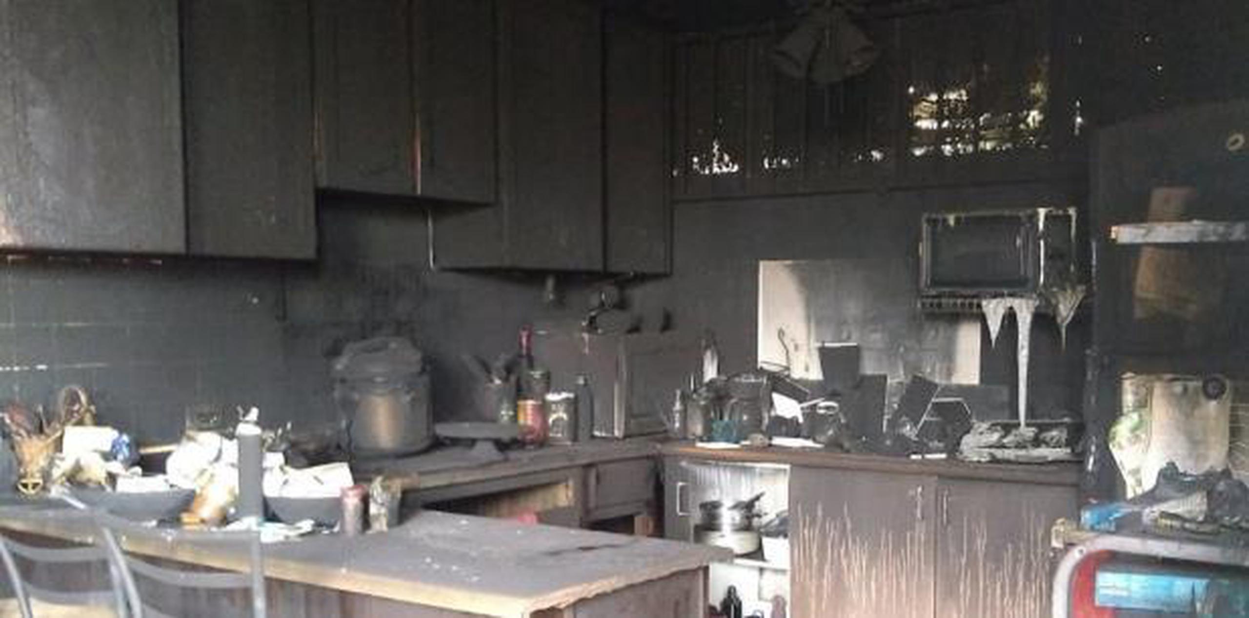 Así quedó la cocina tras el incendio (Suministrada)