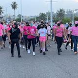 Policías marchan contra el cáncer de seno