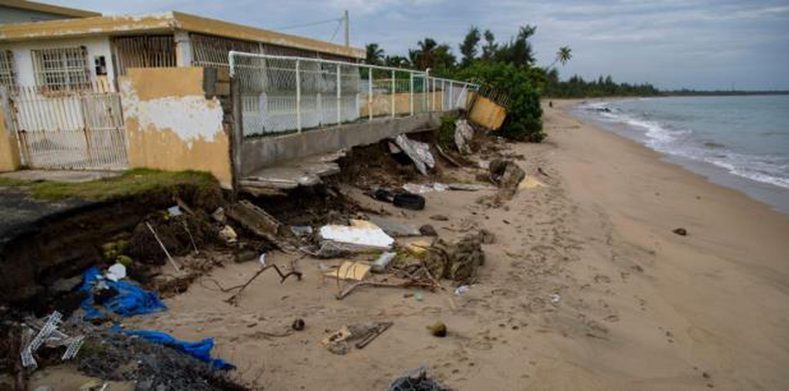 Ninguna vivienda se inundó, pero fue más evidente el problema de la erosión costera que sufre esa comunidad loiceña y áreas cercanas. (tonito.zayas@gfrmedia.com)