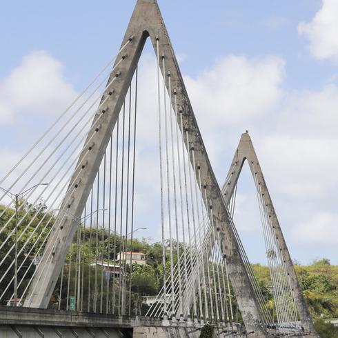 Meten mano por la "vida útil" del puente atirantado de Naranjito